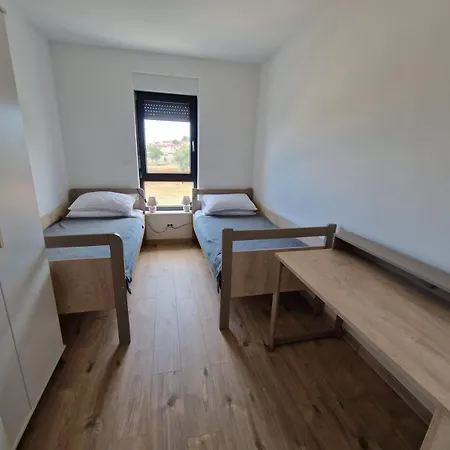 Hela S Direktnim Pogledom Na I Zajednickim Bazenom Apartment