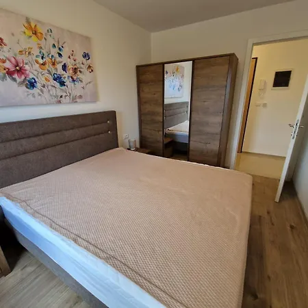 Apartment Hela S Direktnim Pogledom Na I Zajednickim Bazenom *