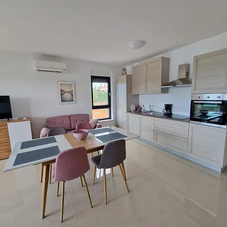 Hela S Direktnim Pogledom Na I Zajednickim Bazenom Apartment *