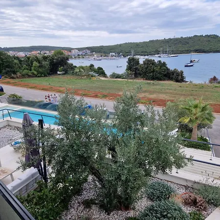 Apartment Hela S Direktnim Pogledom Na I Zajednickim Bazenom